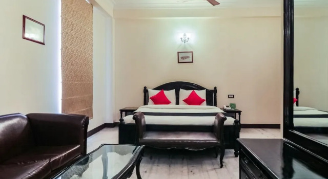 Capital O 353 Hotel Four Boutique