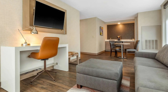 Двухместный люкс Cambria Hotel Milwaukee Downtown