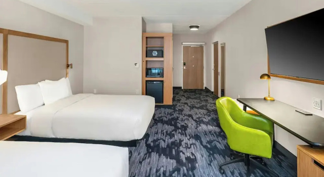 Четырёхместный номер Standard Fairfield by Marriott Inn & Suites Gravenhurst Muskoka