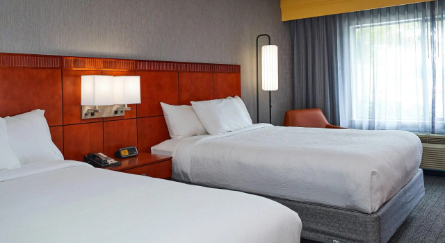 Четырёхместный номер Standard Courtyard Medford Airport