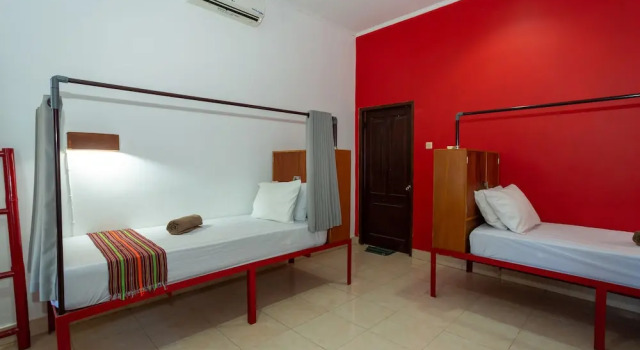 Кровать в общем номере (женский номер) Kidis Lodge Gilitrawangan