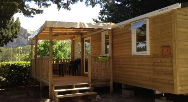 Кровать в общем номере Camping de la Vallée Heureuse