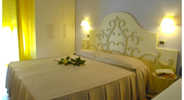 Трёхместный номер Comfort с балконом Hotel Dino