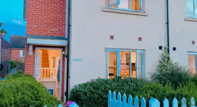 Superb 3-bed House With Parking Garden in London, Boek Hotel Eltham Groot-Londen