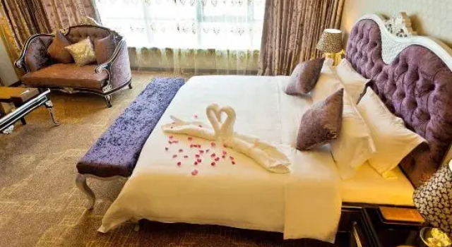 Четырёхместный семейный люкс Funiton Hotel