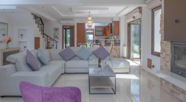 Villa Kalizoni Large Private Pool Walk to Beach A C Wifi - 3036, Book Villa 3-stjernede hoteller i Neo Chorio, 3*