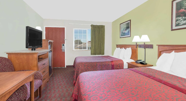 Четырёхместный номер Standard Days Inn by Wyndham Turlock