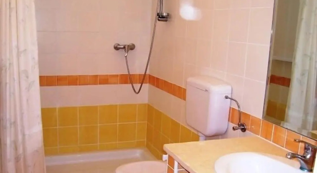 Standard Vierer Zimmer mit Balkon Vistamare