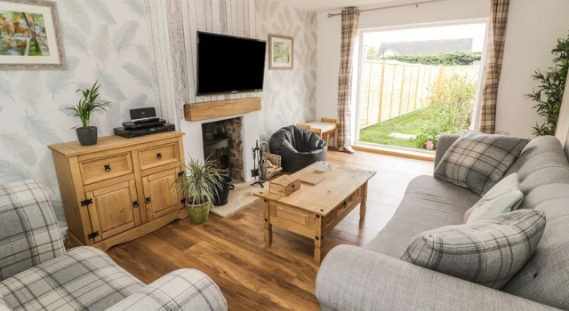 Magnolia Tree Cottage, Забронировать Дом для отпуска Отели в центре Буртон-он-те-Уотер, в центре