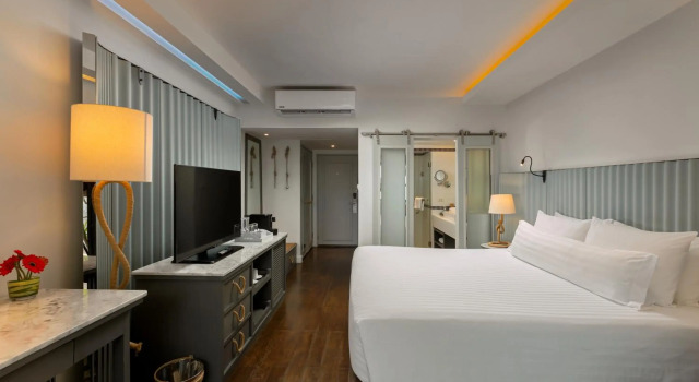 Отель The Boathouse Phuket
