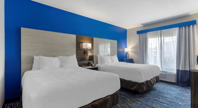 Четырёхместный номер Standard Comfort Inn & Suites Memphis East