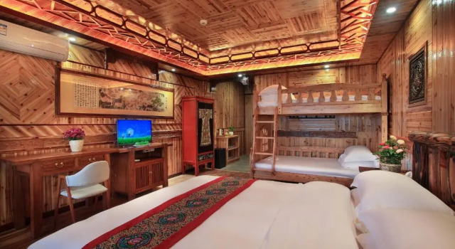Семейный номер Standard с балконом Baike Boutique Hotel