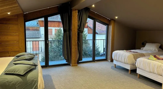 Четырёхместный семейный номер Standard Hotel Lalpin