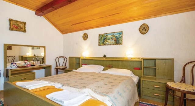 Awesome Apartment in Stolac With 2 Bedrooms, Book Lejlighed Stolac Lika-Senj County