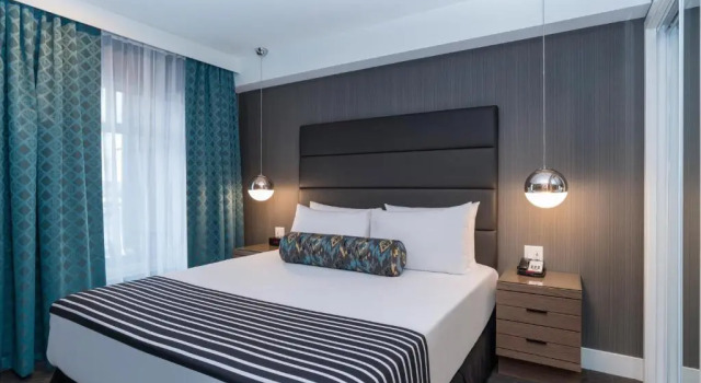 Люкс Sandman Signature Calgary Airport Hotel
