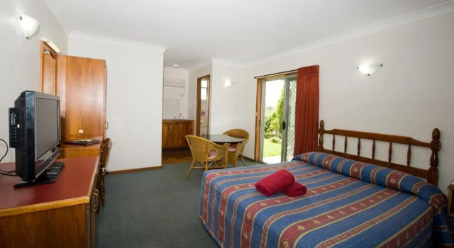 Двухместный номер Deluxe с балконом Colonial Court Motor Inn