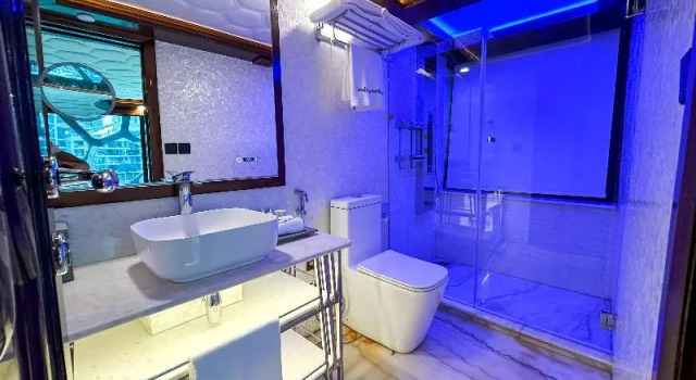 Полулюкс Superior Overnight Super Yacht - Orchid
