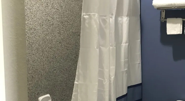 Четырёхместный номер Deluxe Camelot Inn & Suites Veterans Memorial NW Houston