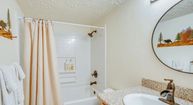 Апартаменты с 2 комнатами с балконом 1 Mi to Stagecoach Lift! Homey Tahoe Townhome