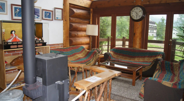 Hakuba Pension & Log Hotel Meteor, Забронировать Отель Отели Хакуба 3 звезды, рядом с Hakuba Jump Arena, 3*