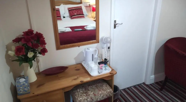 Brackenhurst Guest House, Забронировать Гостевой дом Отели Скегнесс с парковкой, рядом с Аквариум Скегнесса, Парковка