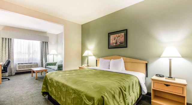 Двухместный люкс Quality Inn & Suites Pearl-Jackson