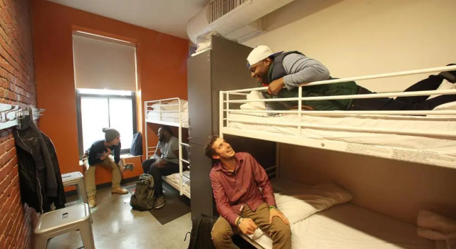 Кровать в общем номере HI Boston Hostel