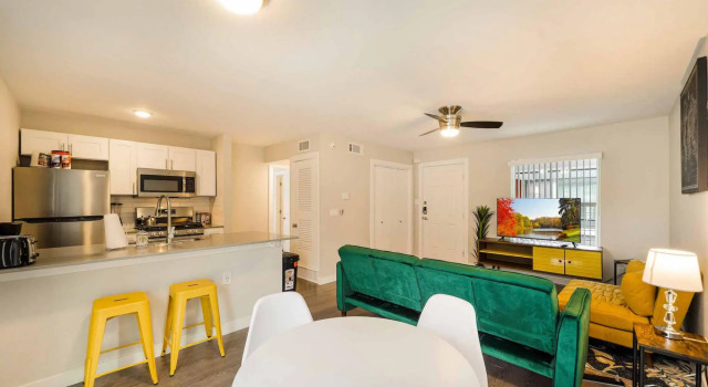 Stylish 1BR Near UT Mueller Evonify, Foglalás Szálloda Austin Greater Austin
