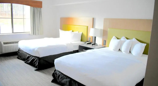 Четырёхместный номер Standard Country Inn & Suites by Radisson, Jonesborough-Johnson City West, TN