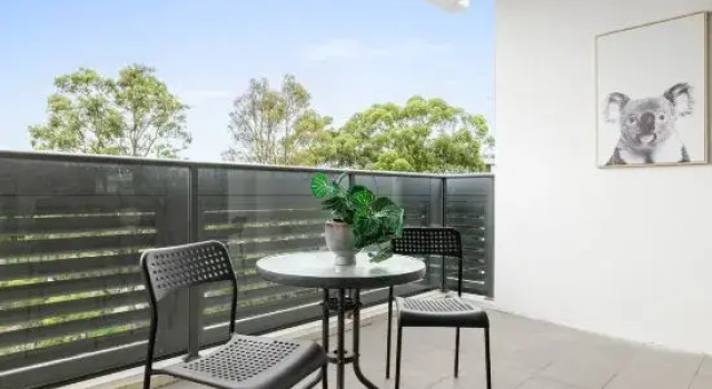 Well-Located 2BR Apartment – AC & Easy Transport in Homebush