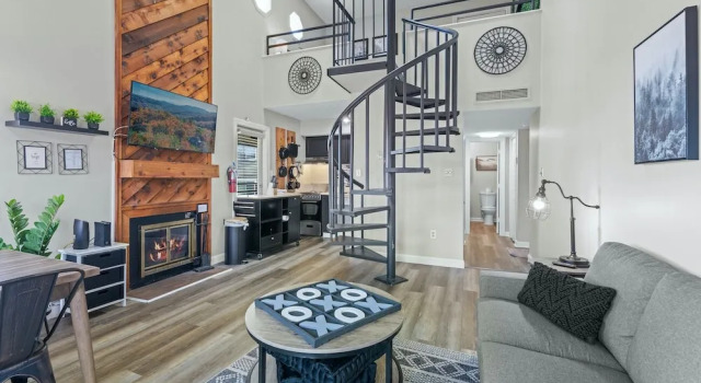 The Loft Picturesque Condo for 6 w/ Epic Views!