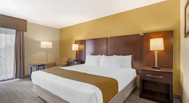 Двухместный номер Standard с балконом Best Western Plus Plaza by the Green
