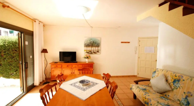 Casas Blancas 37, Забронировать Отель Монроч-дел-Камп Таррагона, рядом с Cala dels Vienesos