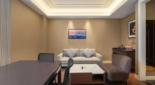 Люкс Metropolo Hotel (Xinyang Railway Station Xiya City)