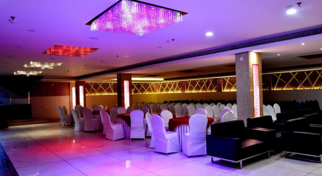Hotel Grand SR, Забронировать Отель Азамгарх штат Уттар-Прадеш