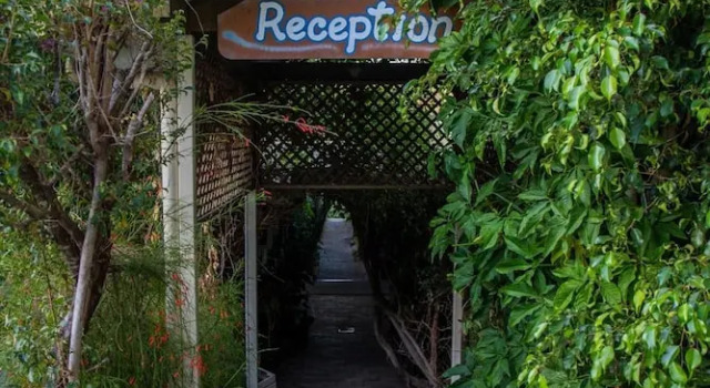 Backpackers By The Bay, Забронировать Хостел Отели Whitsundays с парковкой, Парковка