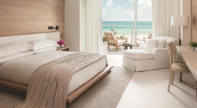 Номер с балконом и oceanfront The Miami Beach EDITION