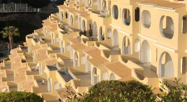Apartment with 2 Bedrooms in Carvoeiro, with Wonderful Sea View And Enclosed Garden - 20 M From the Beach, Rezerwuj Apartament Hotele w Algarve z parkingiem, Parking