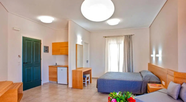 Двухместный номер Standard с видом на бассейн Silver Beach Hotel & Apartments