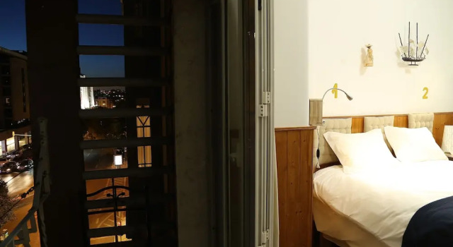 Трёхместный семейный номер Standard с балконом Santos Hostel - Lisbon