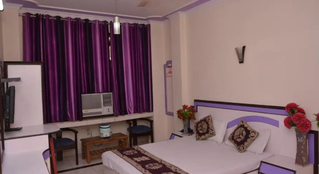 Номер Standard Hotel Yatri International near new delhi railway station center delhi