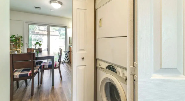 3 Mi to Dulles Airport: D.c. Area Townhome, Rezervați Apartament Herndon 