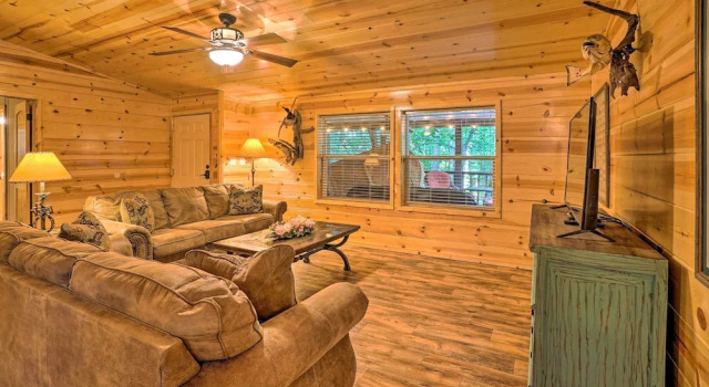 Broken Bow Oasis: Hot Tub, Fire Pit & Patio, Boek Vakantiehuis Hochatown Oklahoma