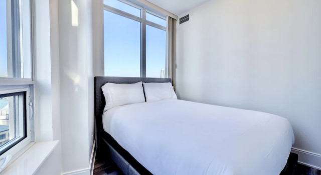 Grand Royal Condos -Mississauga SQ One, Varaa Hotelli Mississauga 