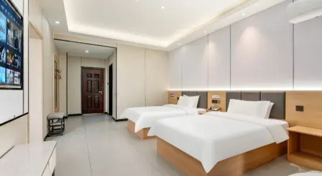 Трёхместный люкс Deluxe Mango Fashion Hotel (Gaoqing Yinzuo Branch)