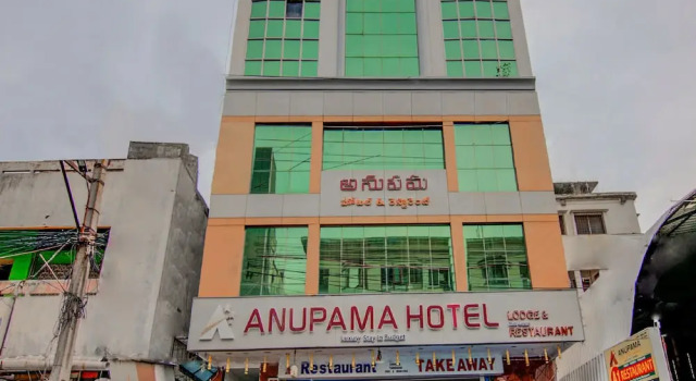 Collection O 14323 Anupama Hotel, Забронировать Отель Отели Вишакхапатнам с бассейном, рядом с Dondaparithy, Бассейн