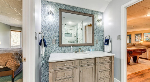 Коттедж Waterfront Lake Norman Retreat w/ Dock + Hot Tub!