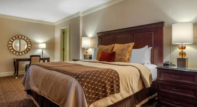 Двухместный номер Premier Omni William Penn Hotel