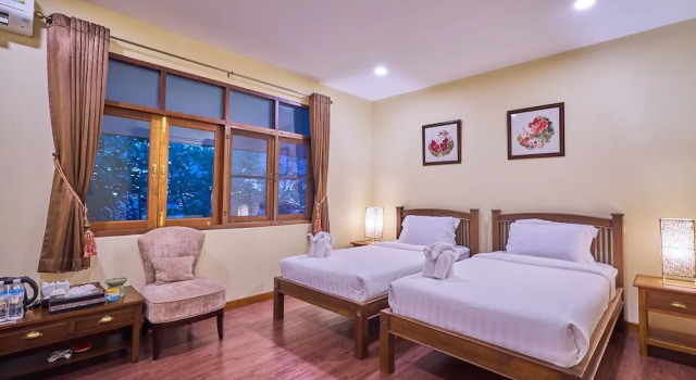 Номер Standard с балконом и с видом на внутренний двор HueanKhamHom Resort