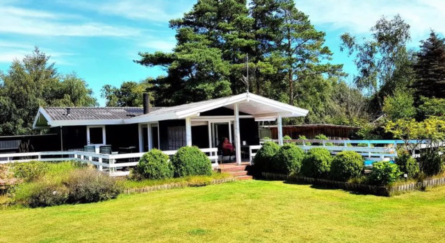 "Asmine" - 670m from the sea in Lolland, Falster and Mon, Book Hotel Hoteller i Lolland med pool, Swimmingpool